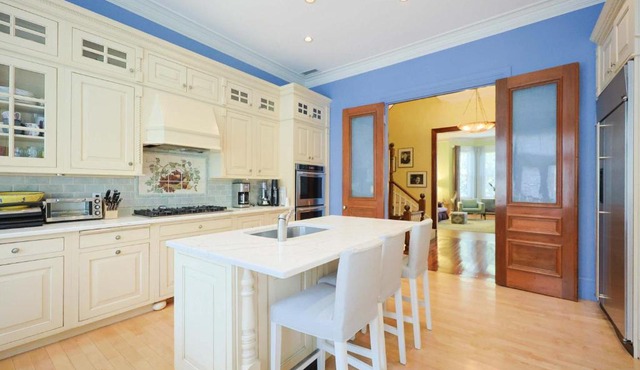 Boston Brownstone Stay, Includes Parking