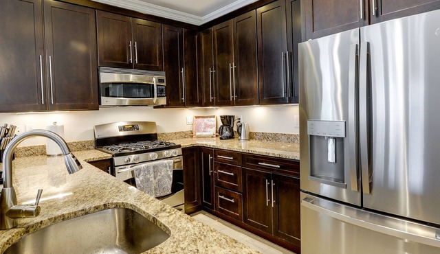 Boston Townhome 3br/2.5bth - Central Location - Logan Airport, BCEC, S. Station