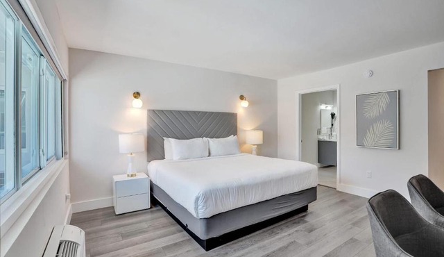 Botanica ADA King Suite at Ocean Blvd