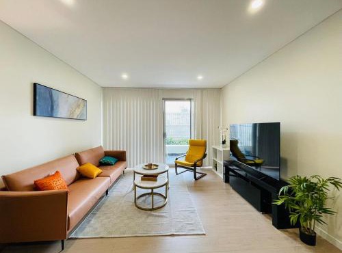 Botany 3Br near Airport Bay City with parking