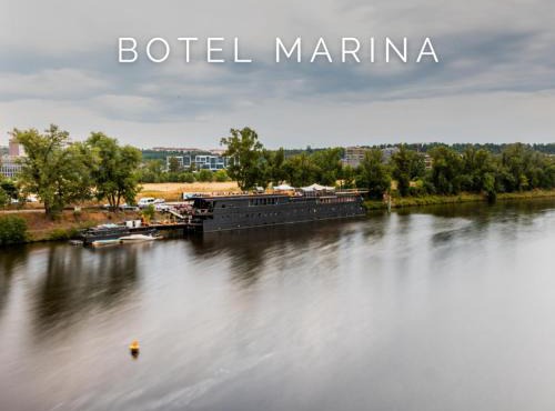 Botel Marina