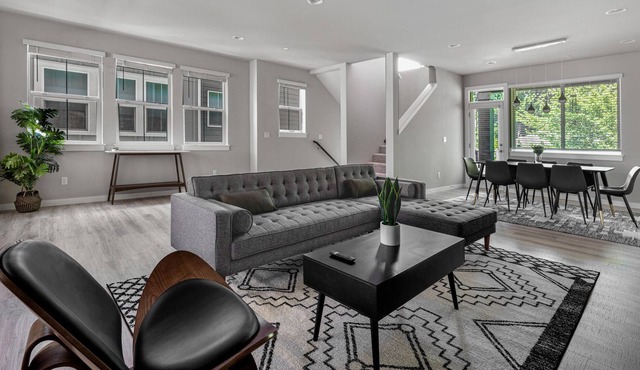 Bothell 4BR in The Ponds Complex + Pets OK