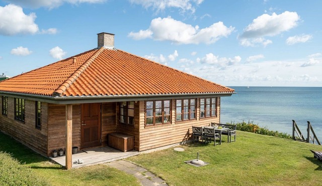 "Botmar" - 10m from the sea by Interhome
