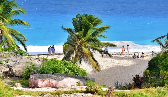 Bottom Bay Beach Villa 4Bd 4.5bath, Air conditioning, Wi-Fi, kitchen