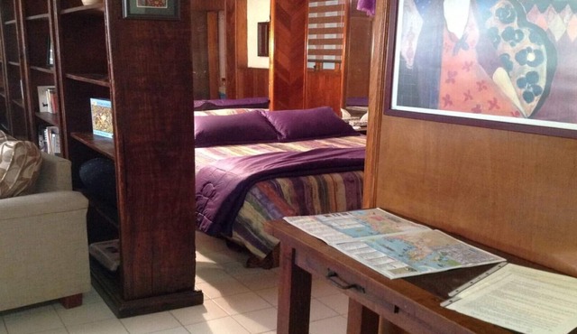 Bottom Floor Apt in Golden Zone, 5 blocks to beach.