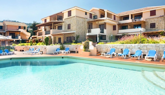 Bougainvillae Mono by Interhome