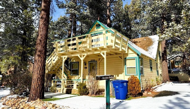 Boulder Hollow - Features an older style to experience a rustic cabin! Lakeview!