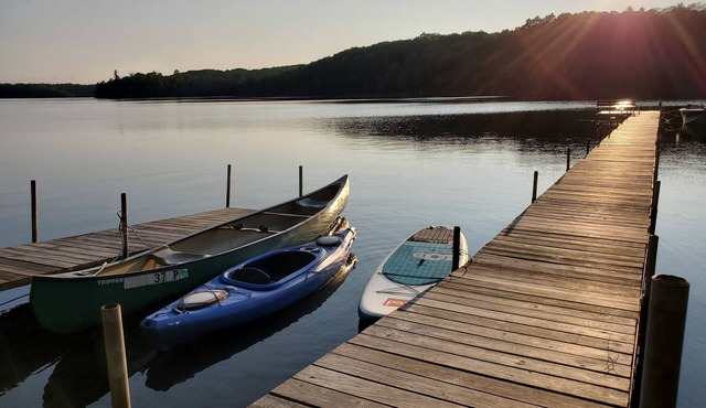 Boulder Lake waterfront home- Kayaks, Canoes and Bike Trail Access