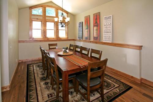 BOULDER RIDGE - 7 BD, HUGE THEATER, POOL TABLE, HOT TUB, SAUNA