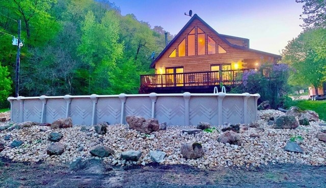 Boulder Run Log Cabin w/Hot Tub and Pool