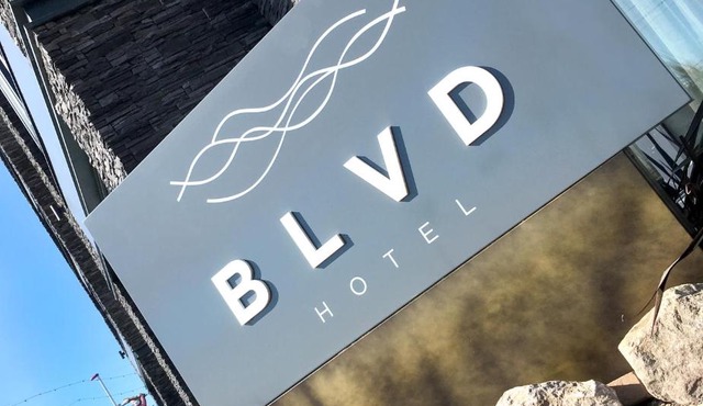 Boulevard Hotel