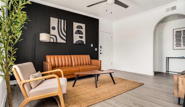 Boulevard Stays 2BR by Stadium Pool Parking Gym 10