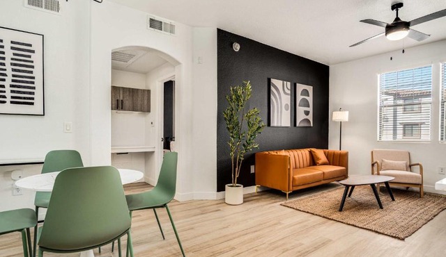 Boulevard Stays Luxe 1BR by Stadium Pool Parking Gym 07
