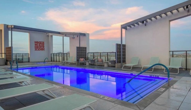 Boulevard Stays Modern Highrise STU Sky Pool, Gym 04