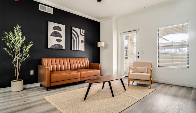 Boulevard Stays Quiet Modern 2BR Pickleball Pool Parking Gym 03