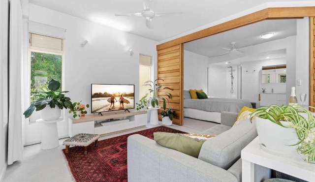Boutique Beach Studio - Bikes Bliss & Ocean Air
