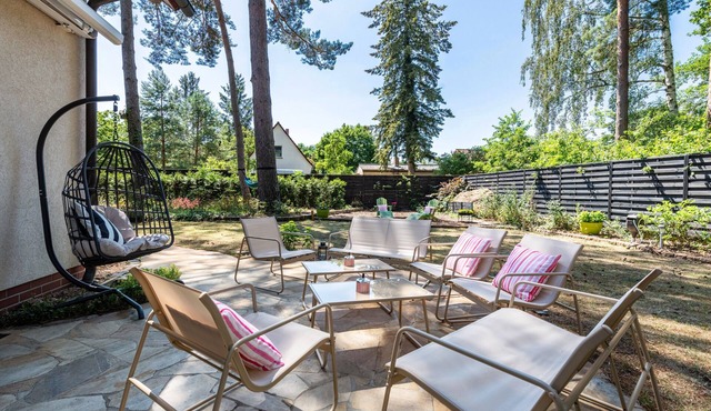 Boutique Beach Villa for Groups – Wellness, Garden Dining & Lakes near Berlin