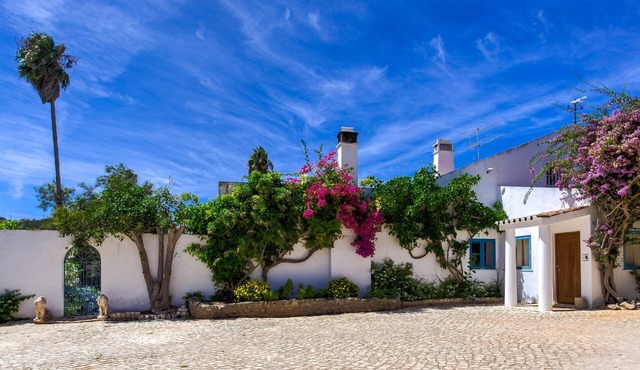 Boutique Farmhouse very Large Heated Private Pool 4 bedrooms 4 bathrooms