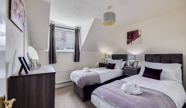Boutique House Walking Distance to the High Street Free Parking Fast Wifi