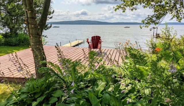 Boutique Muskoka Oasis. ★Waterfront★Firepit★Hottub
