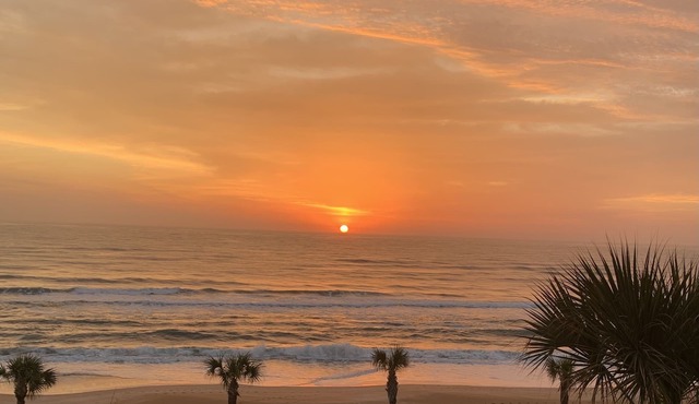 BOUTIQUE OCEANFRONT PENTHOUSE CHARM- WITH EXPANSIVE PRIVATE TERRACE
