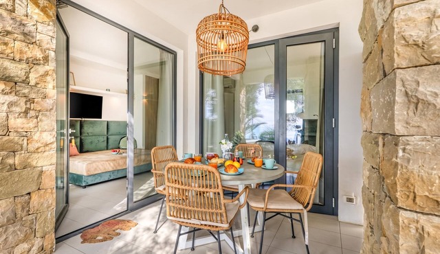 Boutique Pool Apt. Balzi Rossi - Roma 4, Ventimiglia, Italy