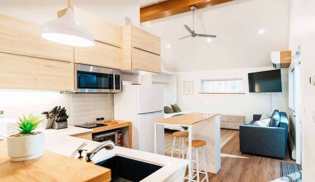 Boutique Riverside Loft Near Downtown