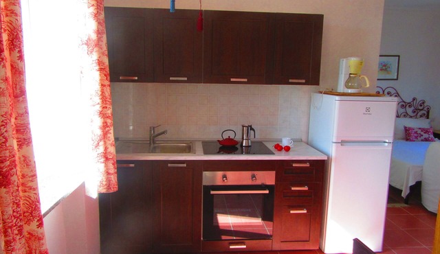 Boutique Studio Apartment in Roero Wine Area of Piedmont, near Asti and Alba.
