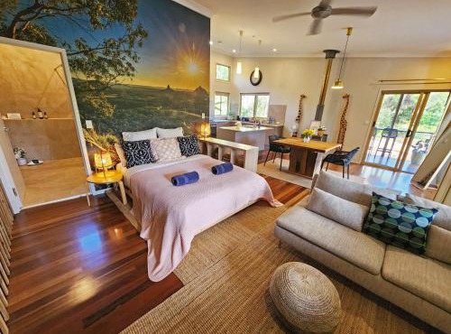 Boutique Studio with Fireplace, near Noosa & Eumundi Market