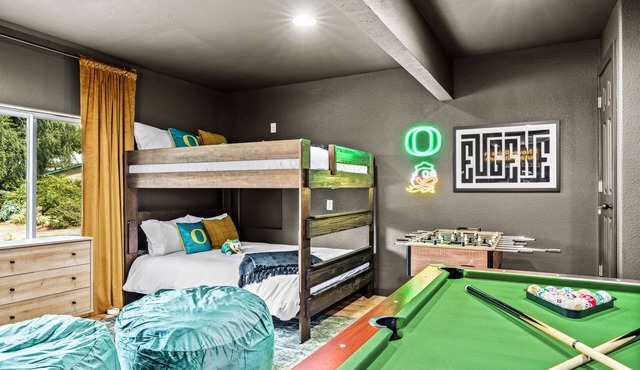 Boutique UO Stay Epic Game Room Walk to Autzen