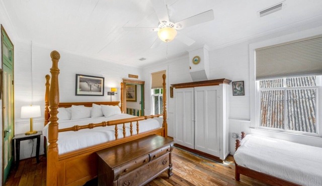 Bowery Inn | Sunshine's Sojourn