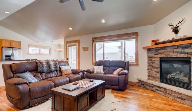 Bozeman's Modern Retreat: Experience Rustic Luxury