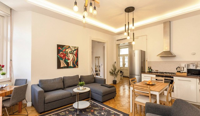 BP Sky - Spacious four bedroom in central Budapest