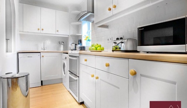 Bracknell - Spacious 1 Bedroom House
