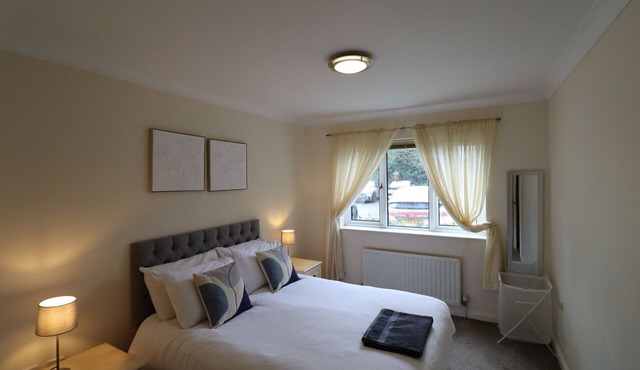 Bracknell Spacious Two Bedroom Apartment