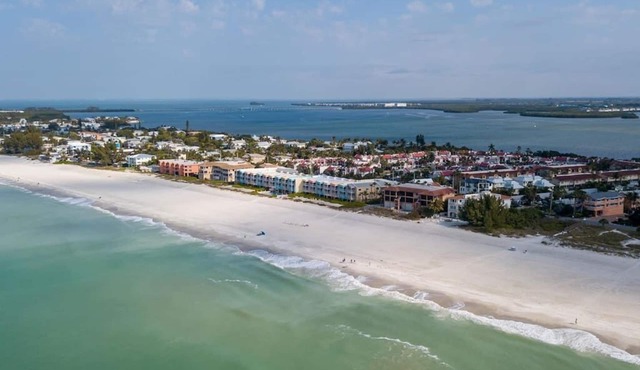 Bradenton Beachfront Getaway ~ Heated Pool~ HotTub