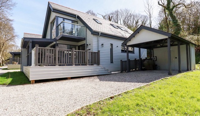 BRAMBLES, pet friendly, country holiday cottage in Bodmin