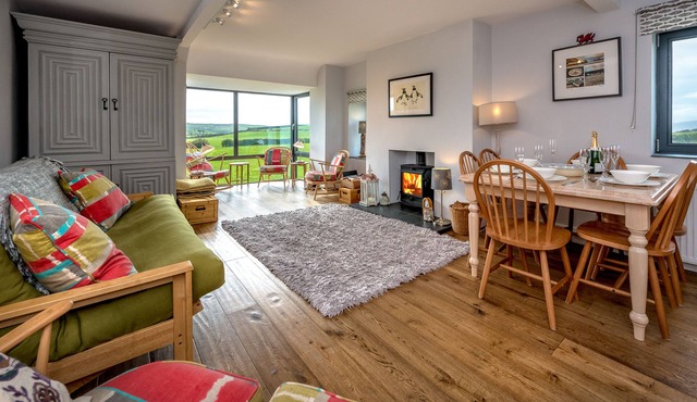 Brambles - Three Bedroom House, Sleeps 5