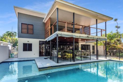 Bramston on the Beach - A Private Poolside Oasis