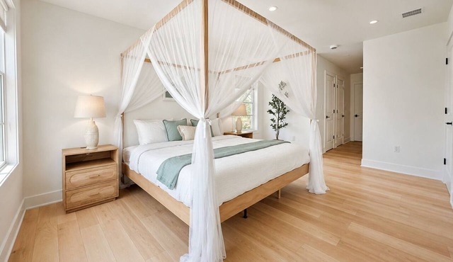 Brand New 2026 Villa, 5 min Walk to the Beach, King Canopy Suite, Sleeps 14