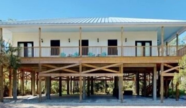 Brand New 3 Bedroom, Pet Friendly Amazing Bay View Home