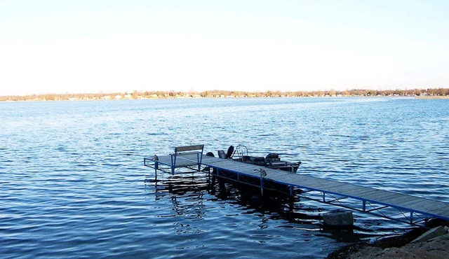 Brand New 3-bedroom cabin on charming Detroit Lake with AC, WiFi. Enjoy nature