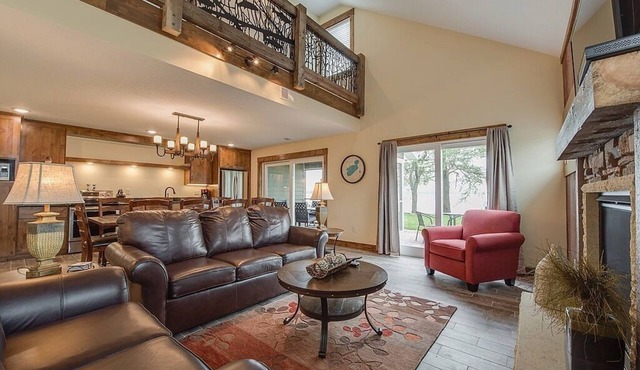 Brand NEW 4 Bedroom Lakefront Villa @ Lake Darling Resort