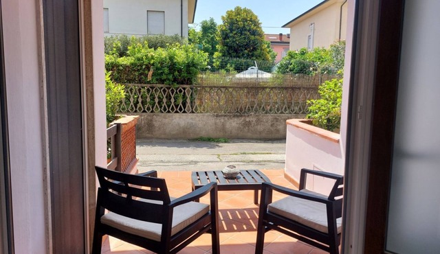 Brand new air-conditioned flat in the Ex Campo d'Aviazione district a few minutes from the pine forest and the sea . It can accommodate up to 6 persons . Situated on the ground floor of a small condominium with private access, it offers at the entrance a
