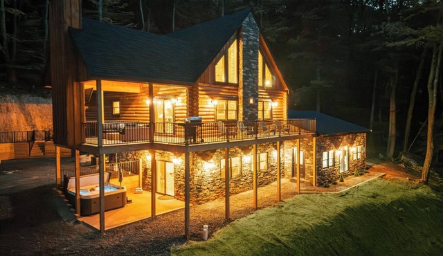 Brand NEW Build! Five Master Suites~Bunk Room~INDOOR POOL, Game ROOM & Hot Tub!