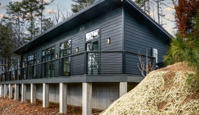Brand new. Family sized with view and hot tub. Dog Friendly. Modern Design!