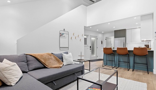 Brand New Modern Private Loft Suite | King Bed |