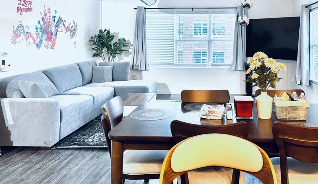 BRAND NEW Modern Spacious Loft in Downtown with free parking
