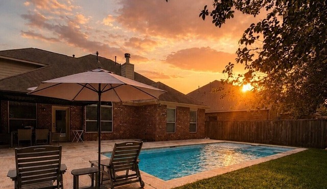 Brand New Pool & SPA! 4-Bdr home in The Woodlands TX, Sleeps 10