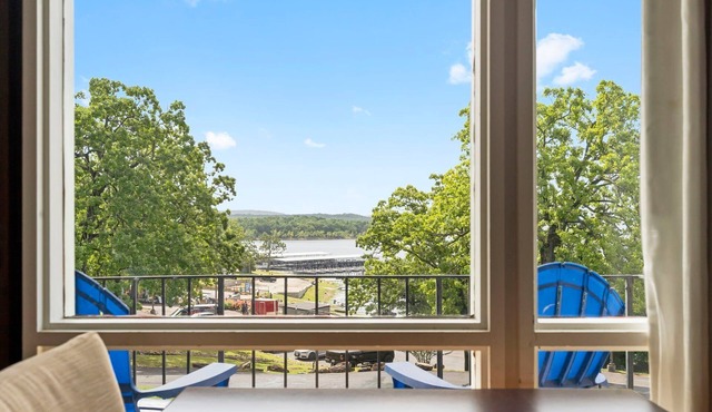 Branson Fun- Lakeview Suite w/2 Queens & Resort Perks!
